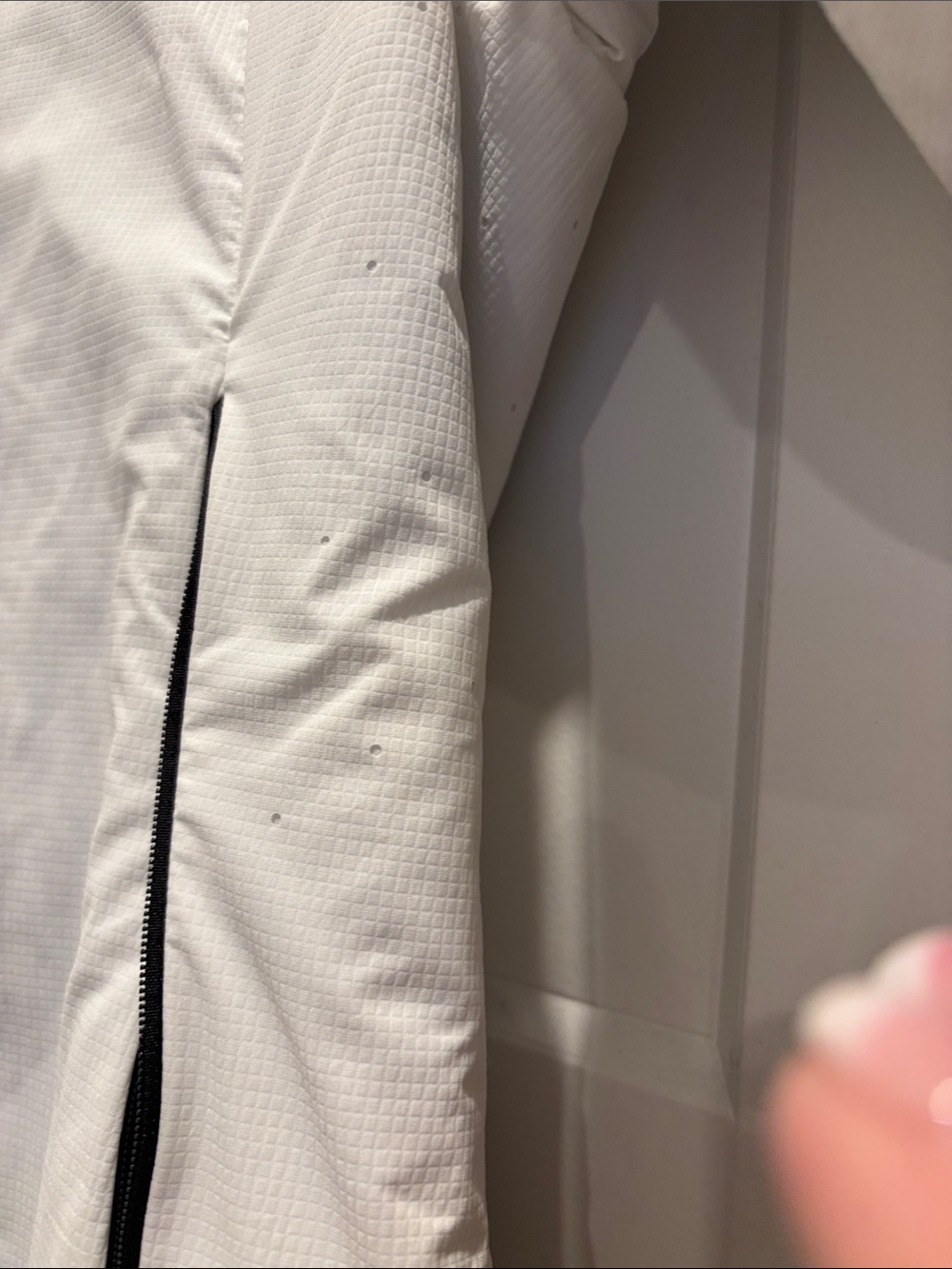 Noth Face Lightweight Ventrix Jacket white w/ black trim Size Med EUC - Picture 4 of 13